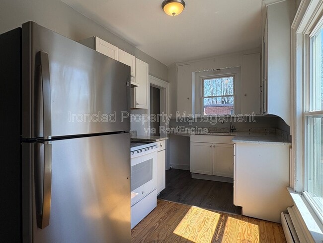 Building Photo - 818 Pine St Unit 14