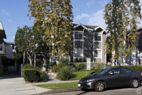 Photo - 3619 Clarington Ave