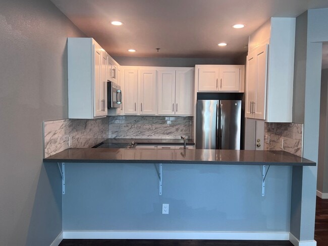 Building Photo - Spacious 1 Bedroom with Tons of Light, High Ceilings & Full Size Washer/Dryer Inside Unit 113