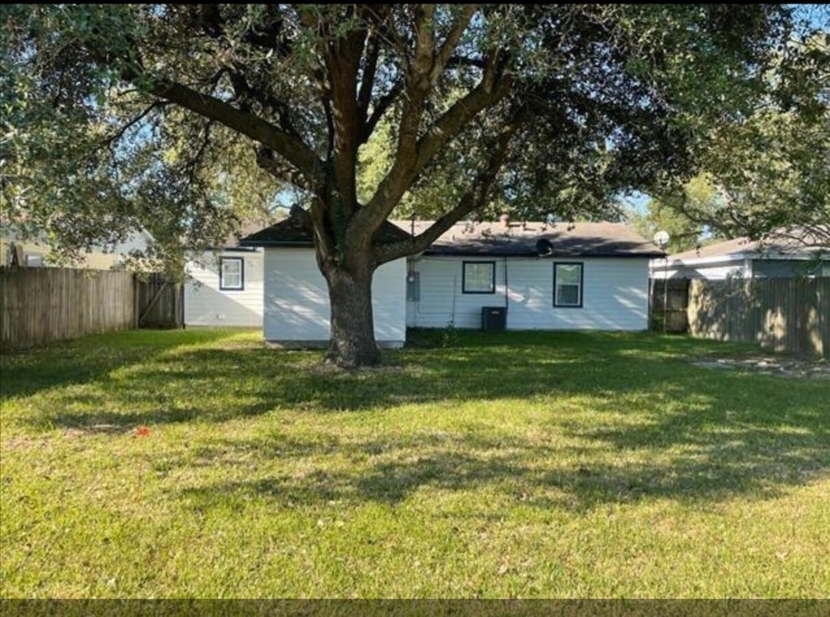Photo - 8745 Kimberly Dr