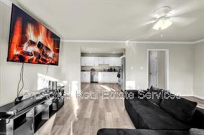Photo - 223 N 7th St