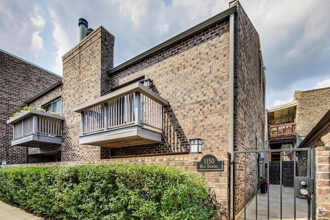 Building Photo - 1150 W Dickens Ave Rental