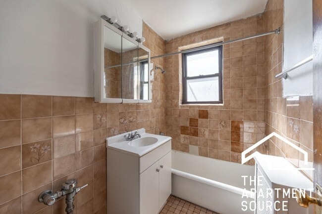 Photo - 739 W Belmont Ave Unit 111