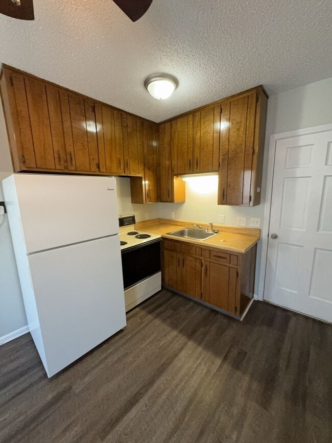 Photo - Available Now! 1 Bedroom 1 Bathroom Unit! ...