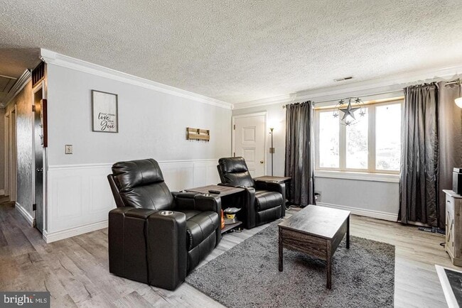 Photo - 5811 Larsen St