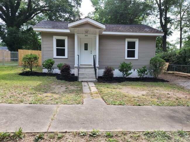 Lovley 3 Bedroom 2 Bath - Lovley 3 Bedroom 2 Bath House