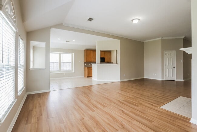 Photo - 2011 Pinecreek Pass Ln