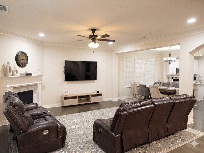 Building Photo - 5510 Vendelay Ln