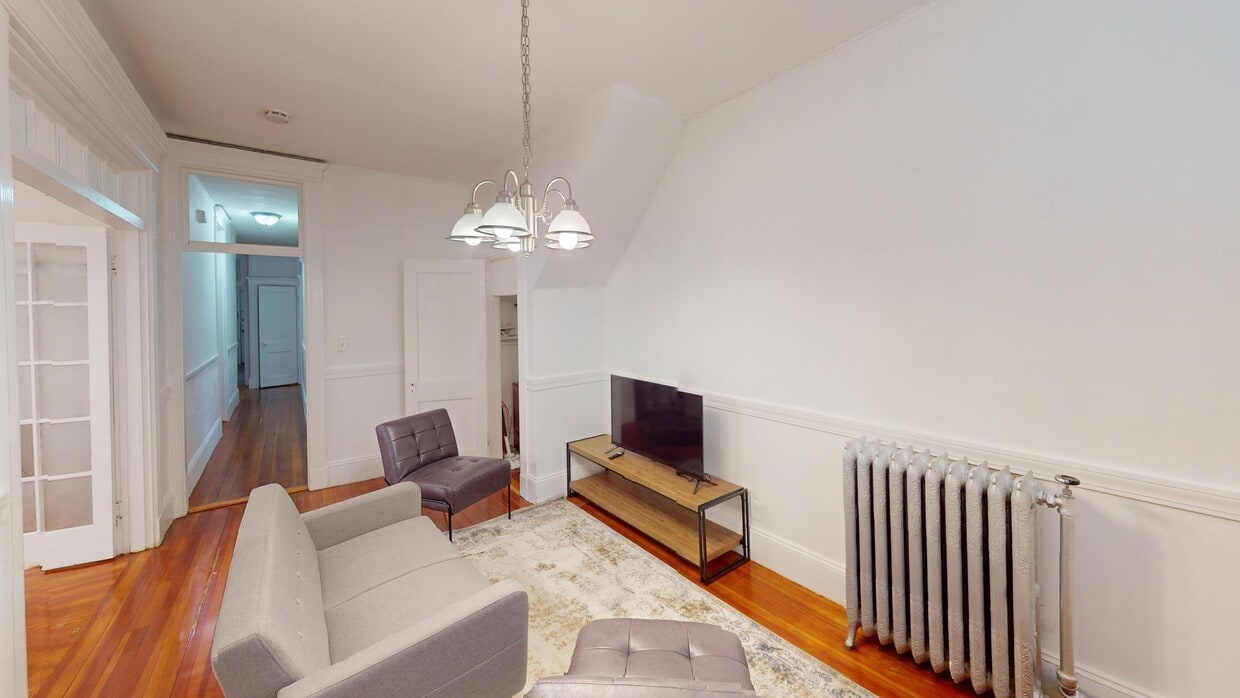 Photo - Private bedroom in 5 bed/2 bath Home
