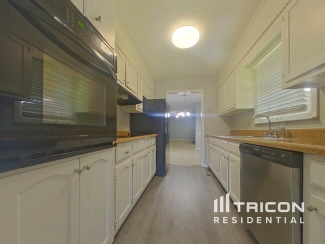 Photo - 490 Rocky Creek Dr