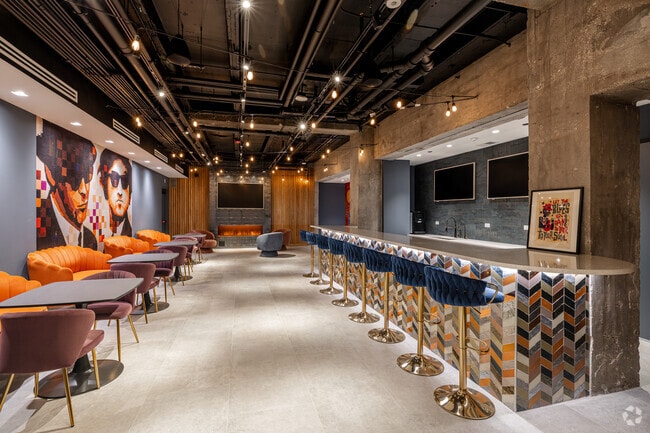 Clubhouse - The Nest at Lincoln Park West
