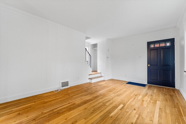 Photo - 947 Brintell St