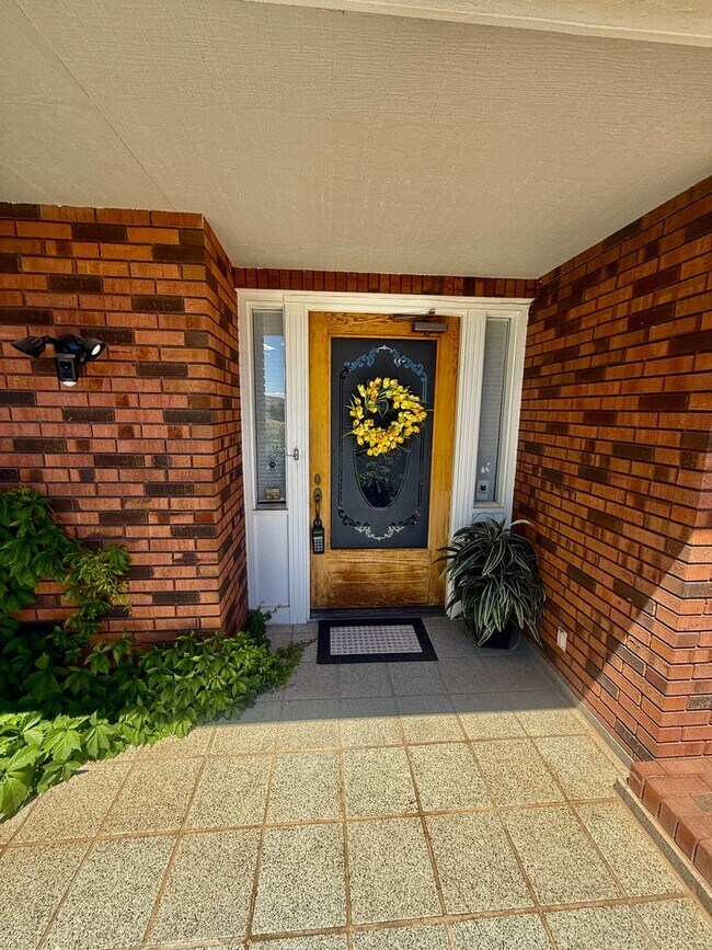 Photo - Distinctive and Spacious 5-BR Home in Bloomington