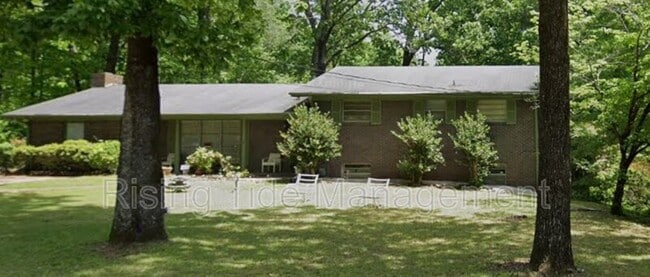 Building Photo - 2325 4th Pl NE