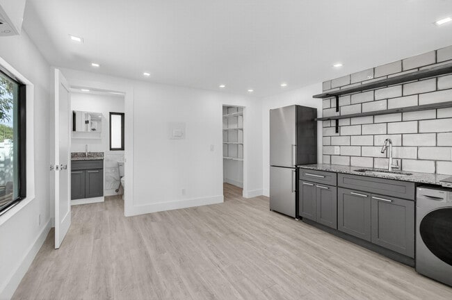 Photo - 515 NW 1st St