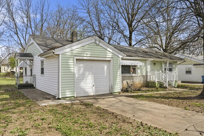 Photo - 1736 N Kentwood Ave