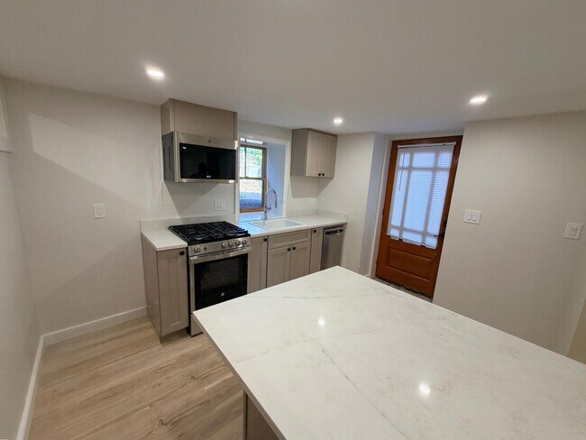 Photo - 261 Mount Auburn St Unidad 2