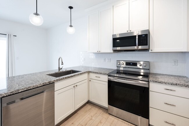 Photo - BEAUTIFUL 3 BED 2.5 BATH TOWNHOME IN SUGAR CITY