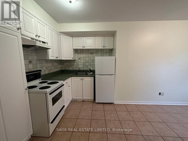 Photo - 4868 Dundas St W