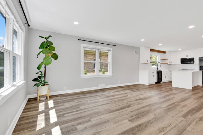 Photo - 1066 Poplar St Unit 1066 Poplar Street Lower