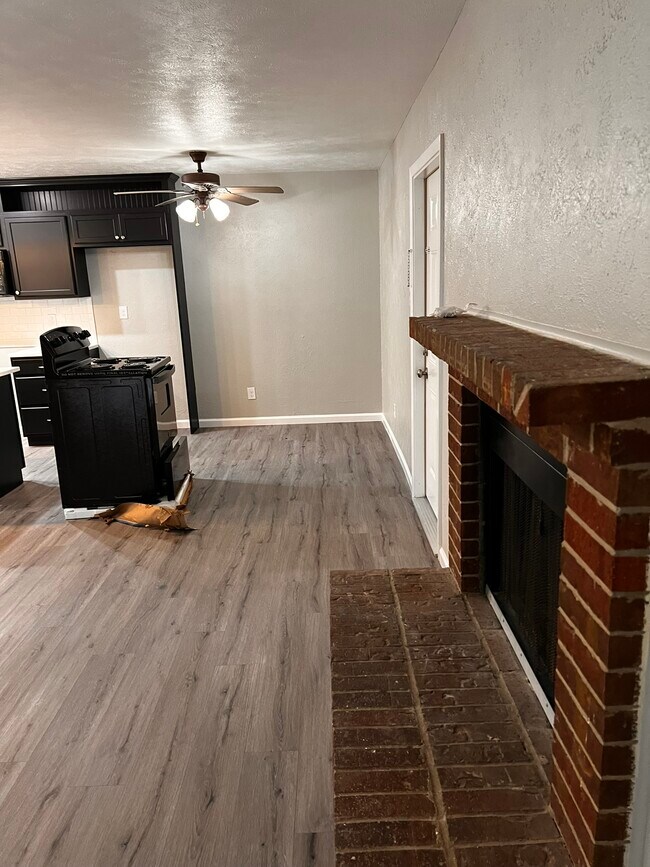 Living / Dining - 537 Bluebird Ln