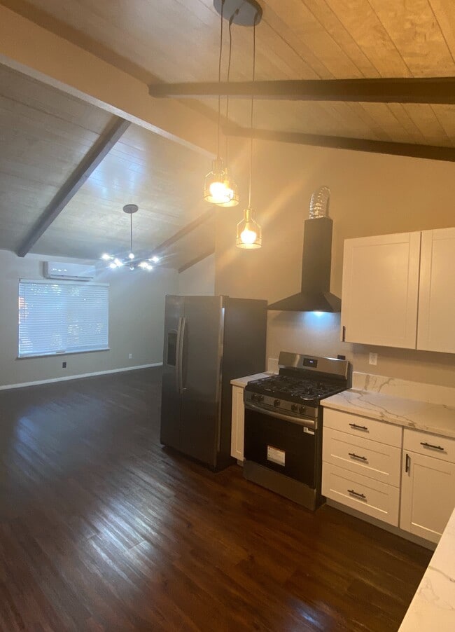 Building Photo - 221 S Valley St Unit B Rental