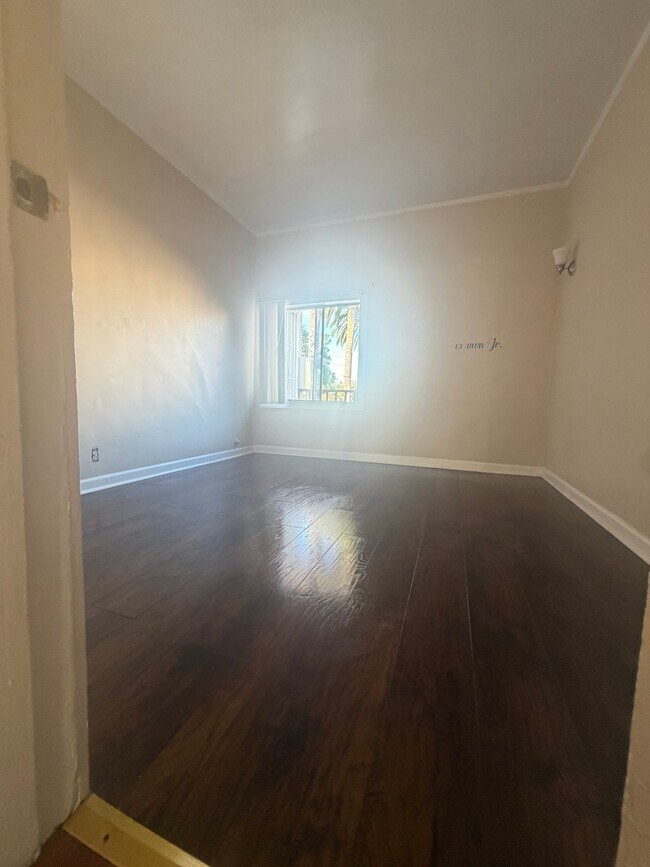 1994 Cedar Ave Unit 1996