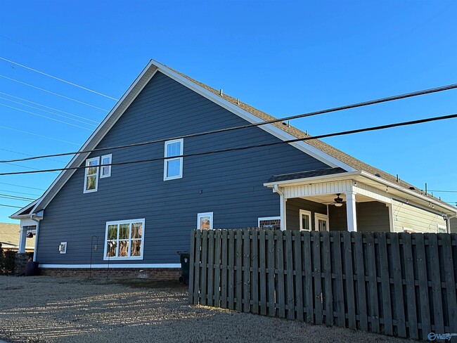 Photo - 4260 Sullivan St