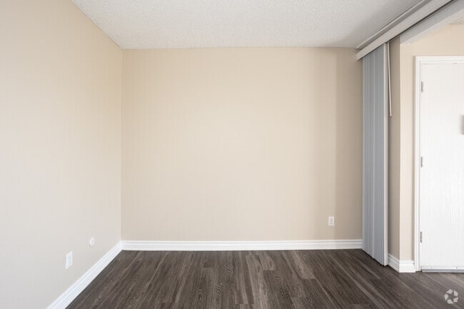 Studio, 1BA - 500SF - Bedroom with Divider