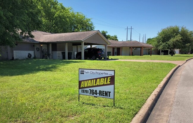 Building Photo - 3602 Major St Unit B