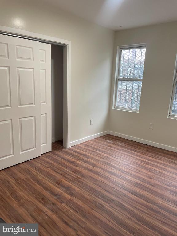 Building Photo - 7028 Elmwood Ave Rental