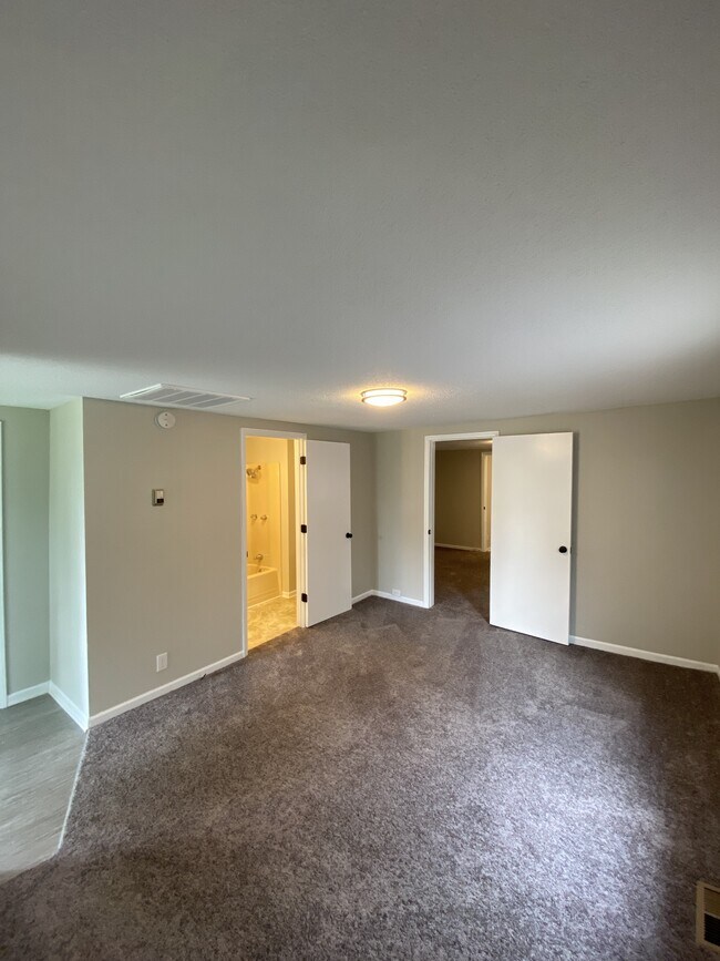 Photo - 812 W 2nd Ave