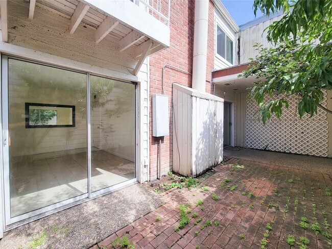 Building Photo - 2243 W Alabama St Unit B Rental