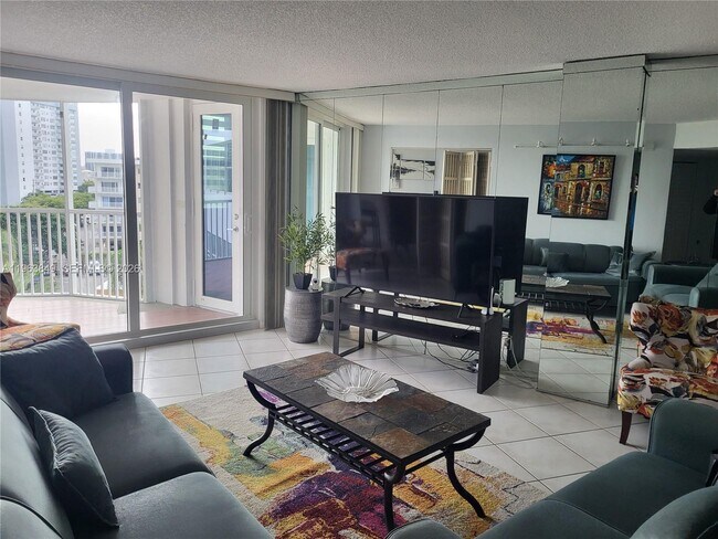 Photo - 100 Golden Isles Dr Unidad 615