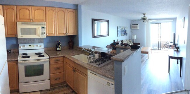 Mostly furnished upstairs 2 bed., 2 full b... - Mostly furnished upstairs 2 bed., 2 full b... Condo Unit H207