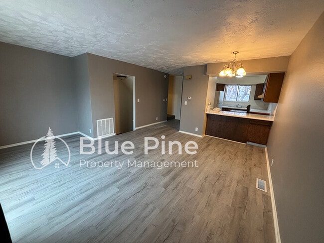 Photo - 1464 Falcon Dr