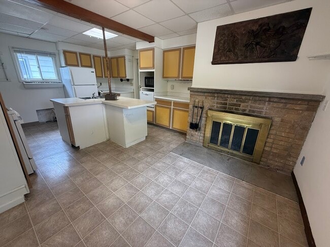 Photo - 1330 Dewey Ct