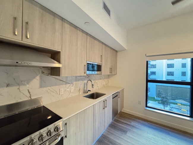 Building Photo - 413 NW 6th St Unit A