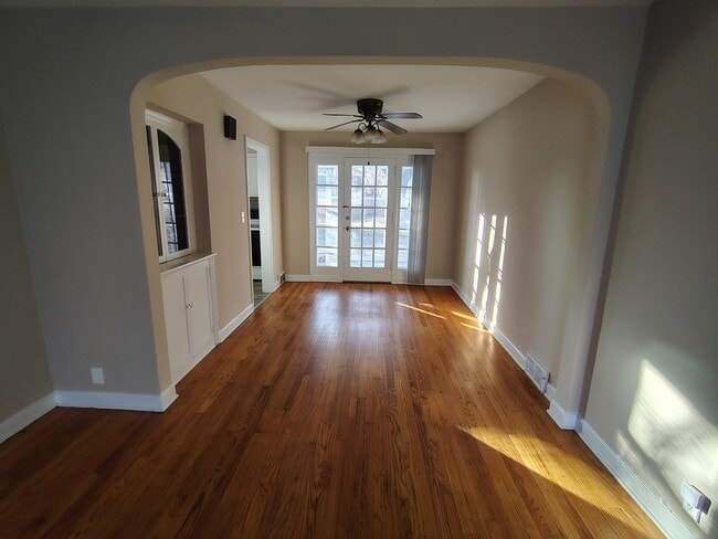 Photo - 525 St Louis Ave