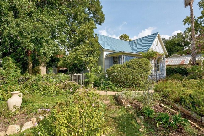 Photo - 101 Short St