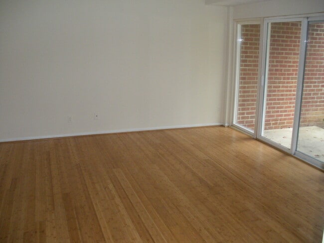 sala de estar - 11843 Shire Ct Unidad 11843 Shire Ct. 1A Reston