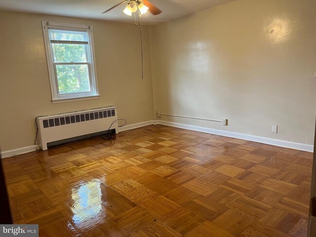 Building Photo - 827 E Upsal St Rental