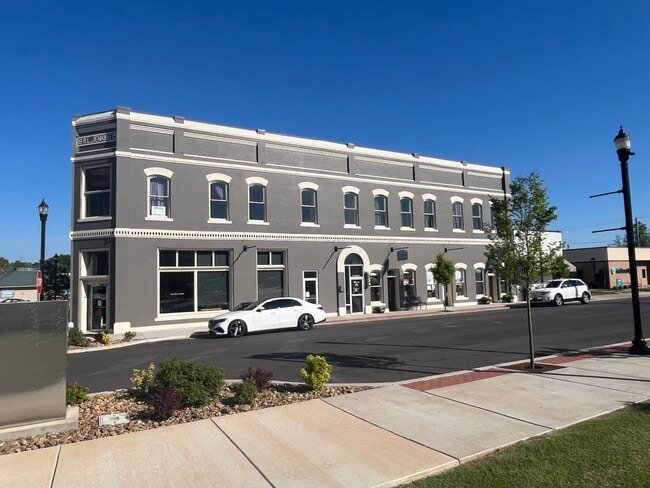 Building Photo - Commercial or residential loft unit available in Historic  Downtown Russellville