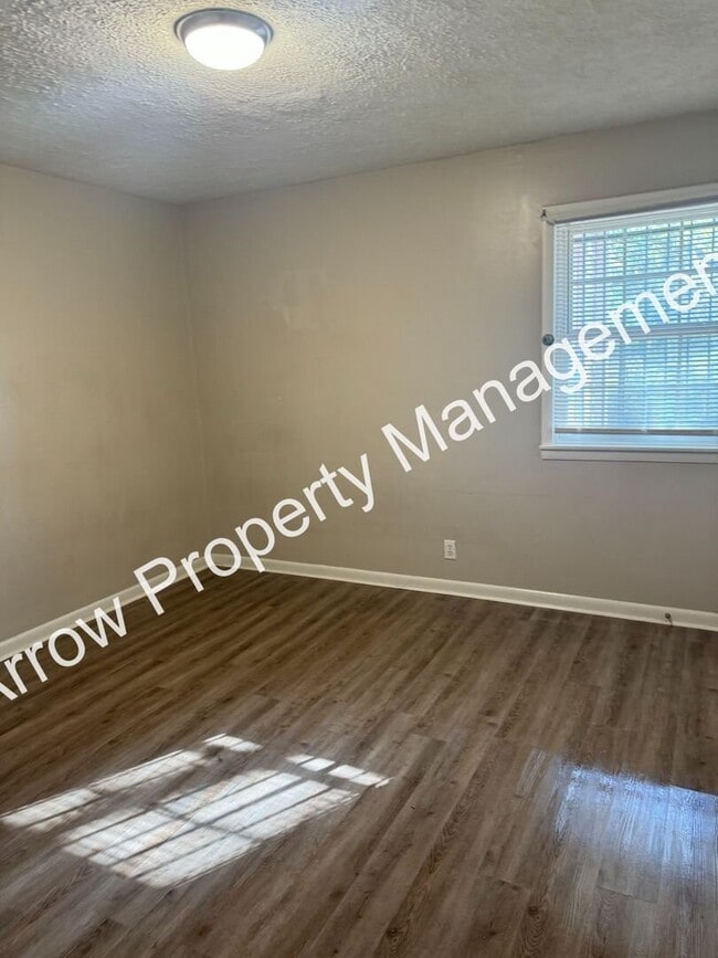 Great 2 Bedroom Home in Madison!
