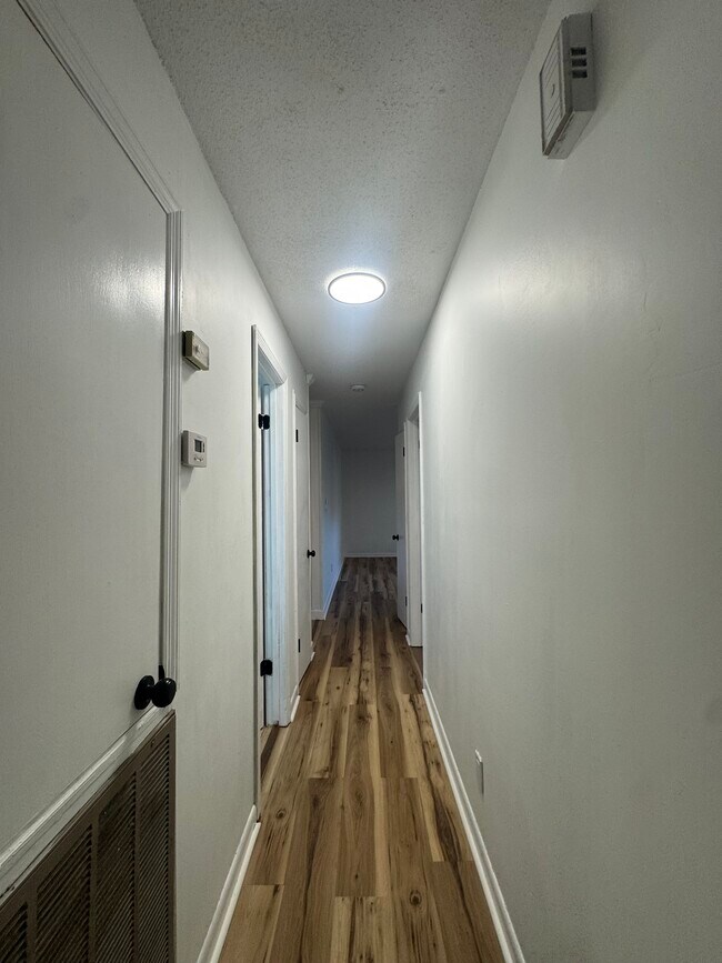 Photo - 136 Geoff Ln