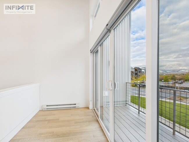 Building Photo - Modern Finishes & Bozeman Living!