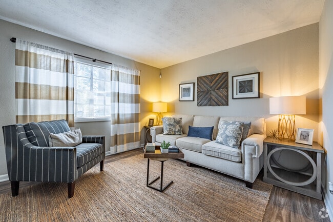 2BR, 1.5BA - 1008SF