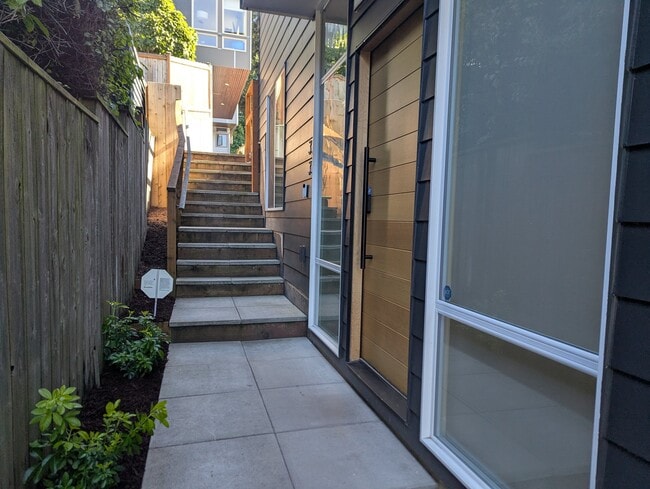 Photo - 33 W Etruria St