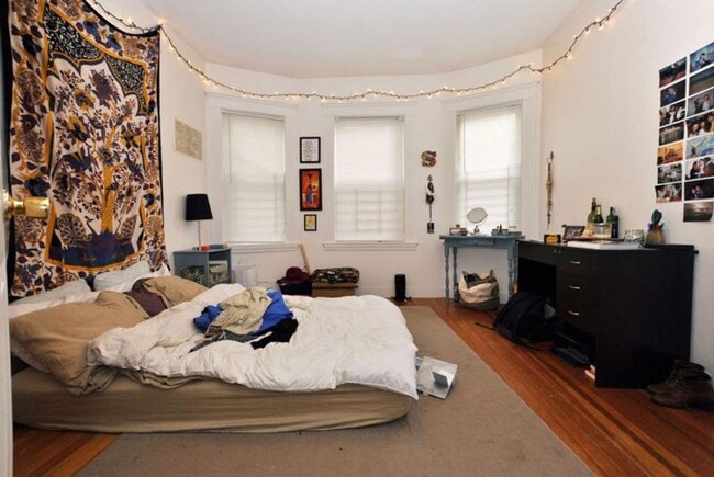 Photo - 4bed / 1bath on Pratt St in Allston for 9/1/2026 - $5000