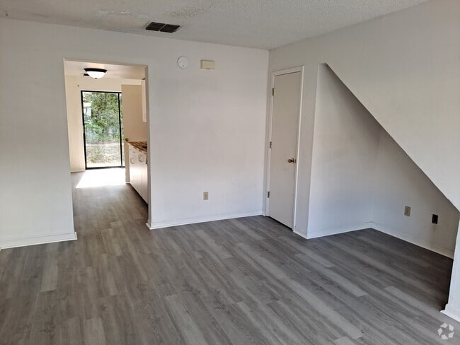 Building Photo - 2052 Kings Hwy Rental
